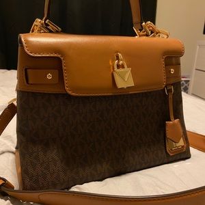 Michael kors crossbody bag
